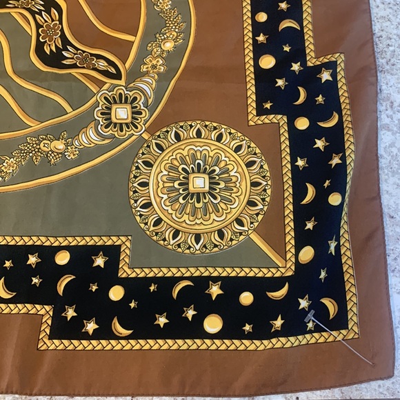 Sun and stars crochetta Scarf made in Florence Italy 100% polyester 34.5 X 34.5 - Picture 7 of 16